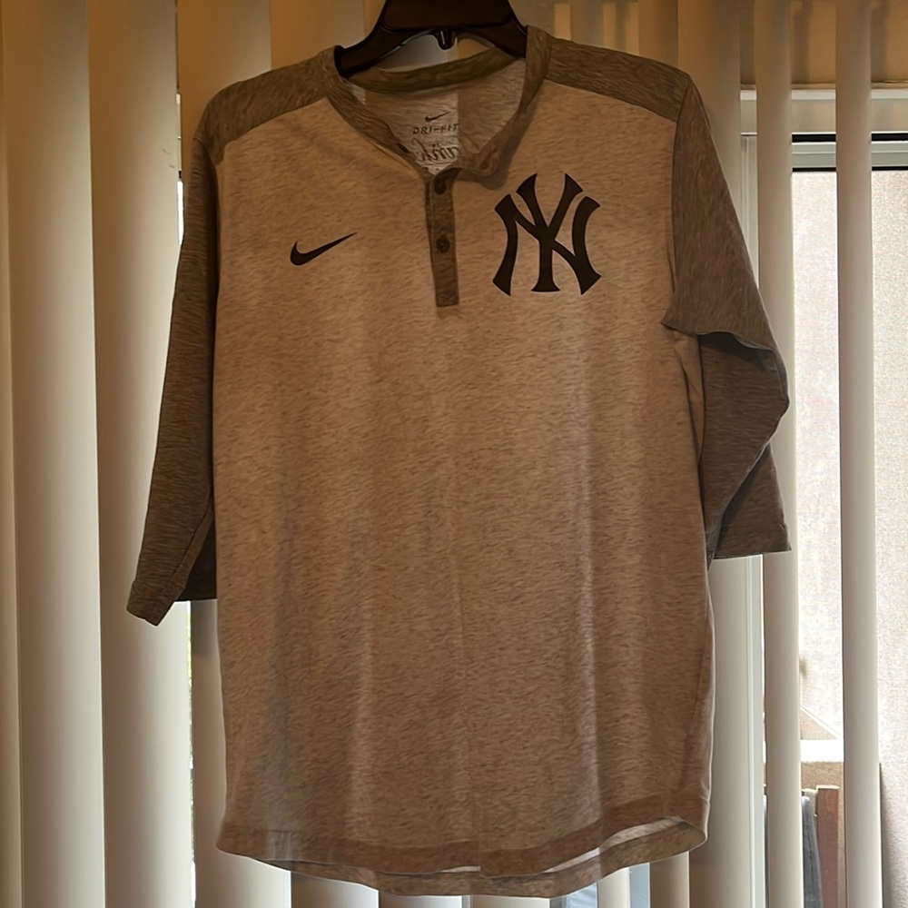 Nike baseball button shirt. New York Yankees